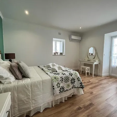 Casa Tia Maria Vakantiehuis Moledo (Lisbon)